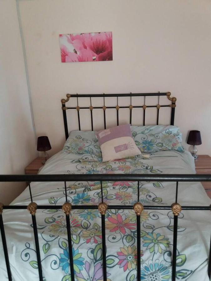 2-Bed Apartment - Sleeps 3 - Parking - Near Albox Bagian luar foto
